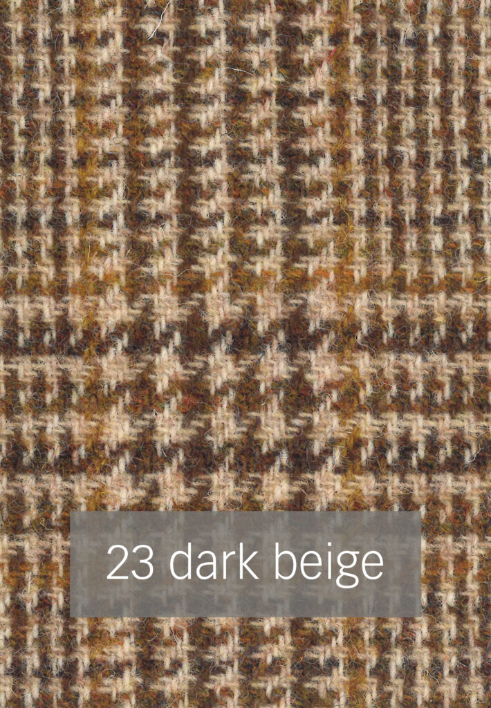 Foto von einem braunen, karierten Harris Tweed Stoffmuster