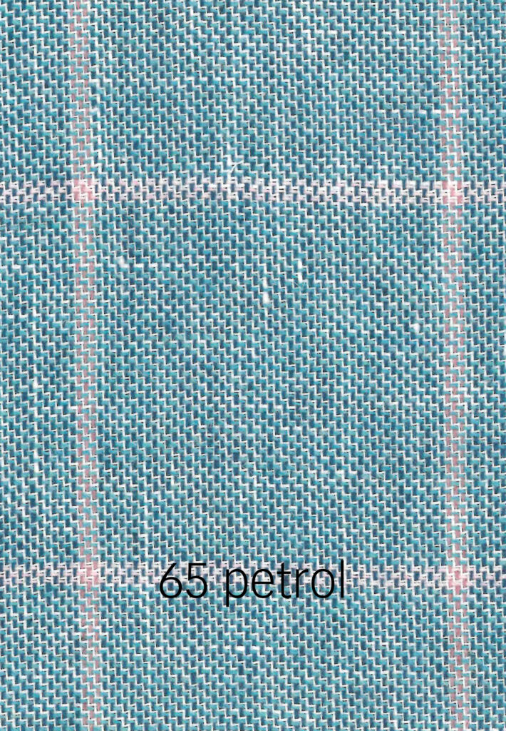 Foto eines petrolfarbenen Stoffmusters mit rosa Karomuster.