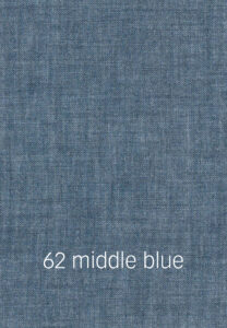 Foto eines mittelblauen Stoffmusters.