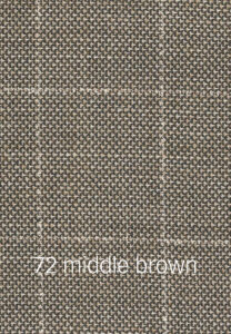 Foto eines mittelbraunen Stoffmusters mit hellem Karomuster.