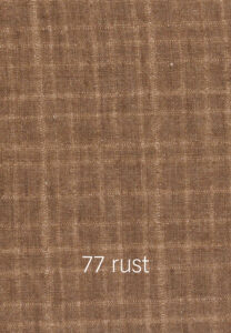 Foto eines rostfarbenen Stoffmusters mit hellem Karomuster.